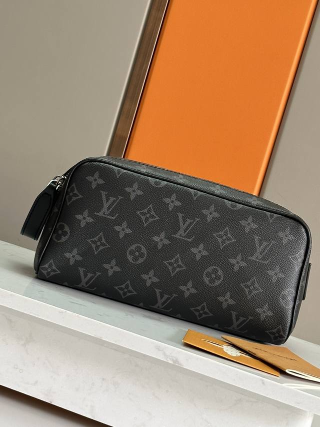 Top original M46354 Presbyopia! The Locker Dopp Kit combines modern fashion sty