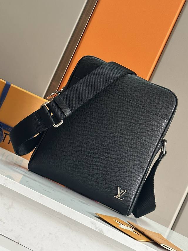 Top original M30265 ] Alex Small Messenger Bag The Alex Small Messenger Bag is