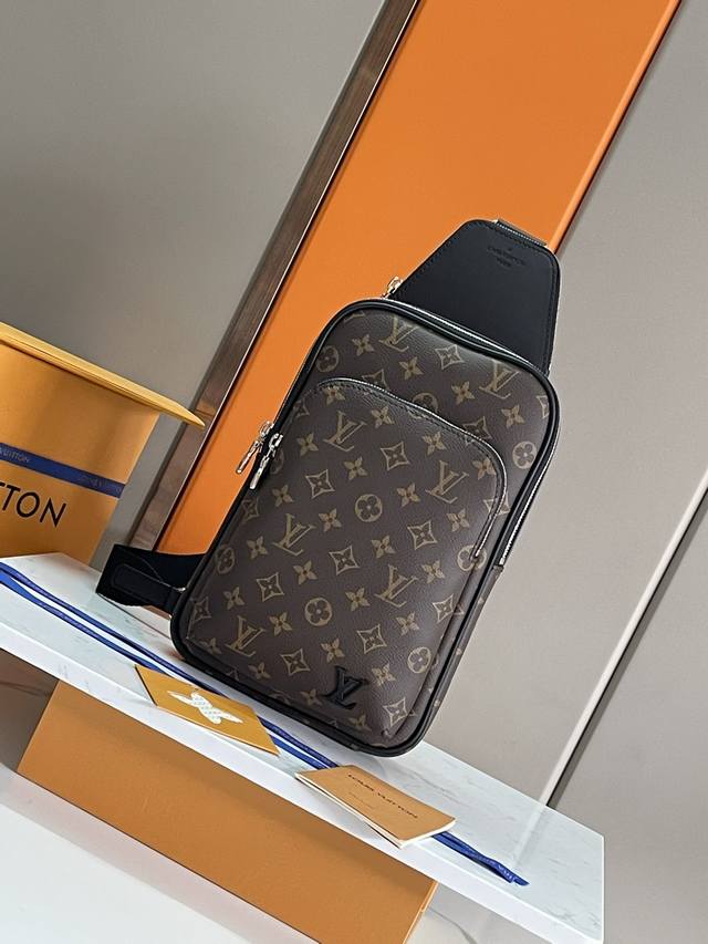 Top original original development, all steel hardware This Avenue shoulder bag