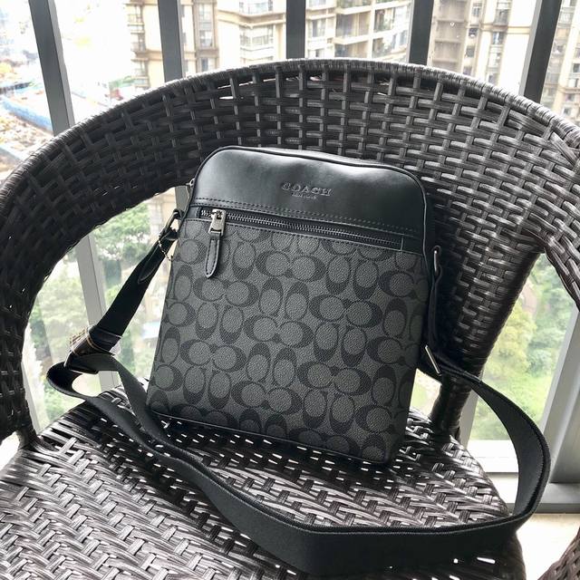 Synchronized new Coach73336 classic PVC with cowhide men's shoulder messenger b