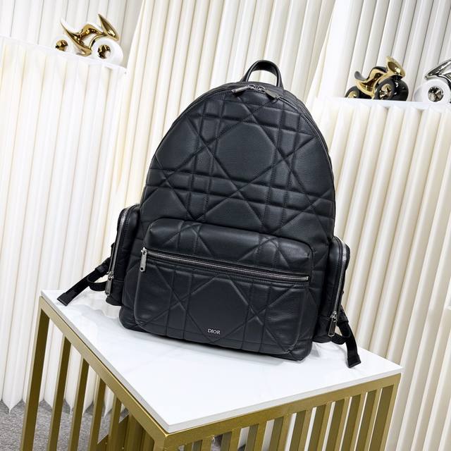 The highest version in the market, original quality, genuine pattern This backp