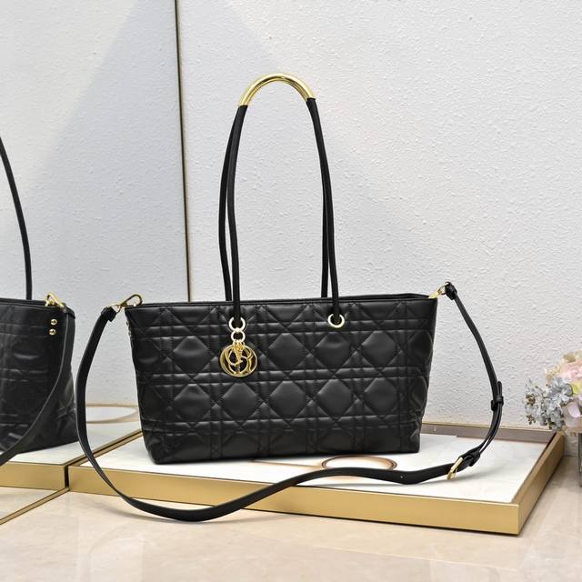 Dior Toujours handbag blue cloth This Dior Toujours handbag made its debut at th