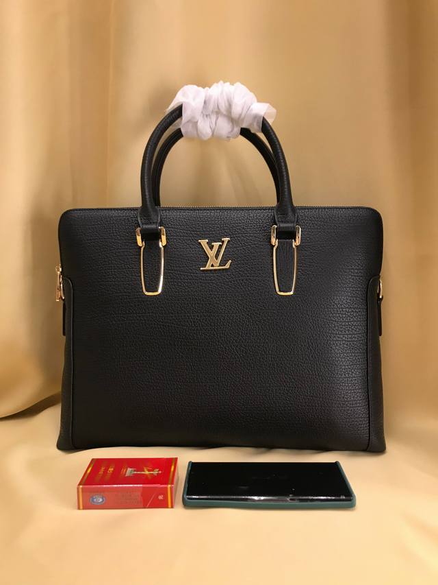 The latest men's handbag + crossbody briefcase from V, the out-of-stock king. It