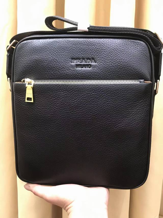 Logo Those who don't want hardware should look here!!! The latest shoulder bag f