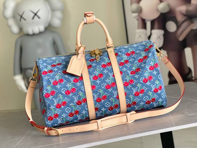 variable chip This M13875 Keepall Bandouliere 45 travel bag is made of Monogram