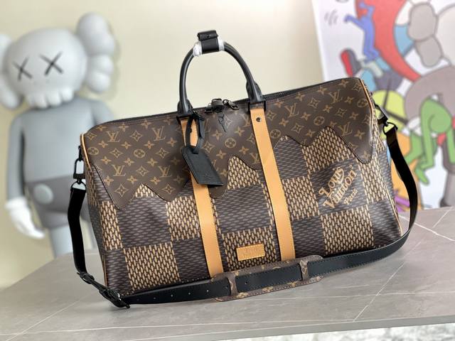 Wholesale price top original M40360 This cooperative Keepall has a contrasting