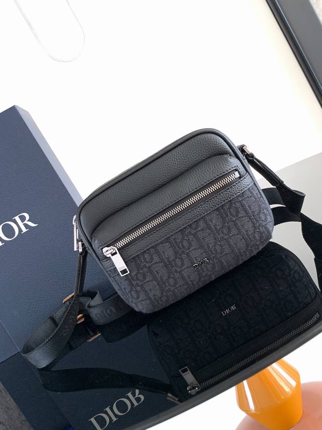New to the Winter 2024 Men's collection, this Rider 2.0 zip-around messenger ba