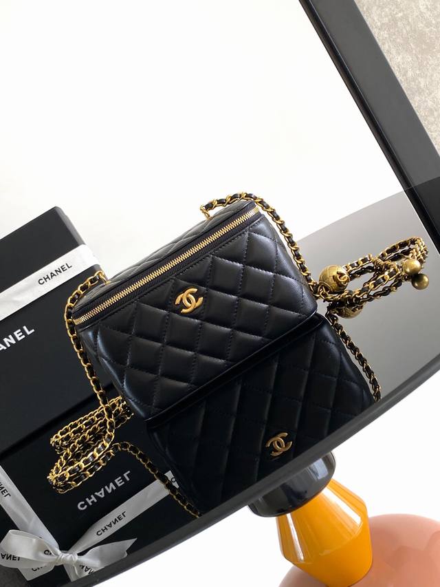 Metal Ball Series Box Bag Black The shape is about the size of a palm. Although