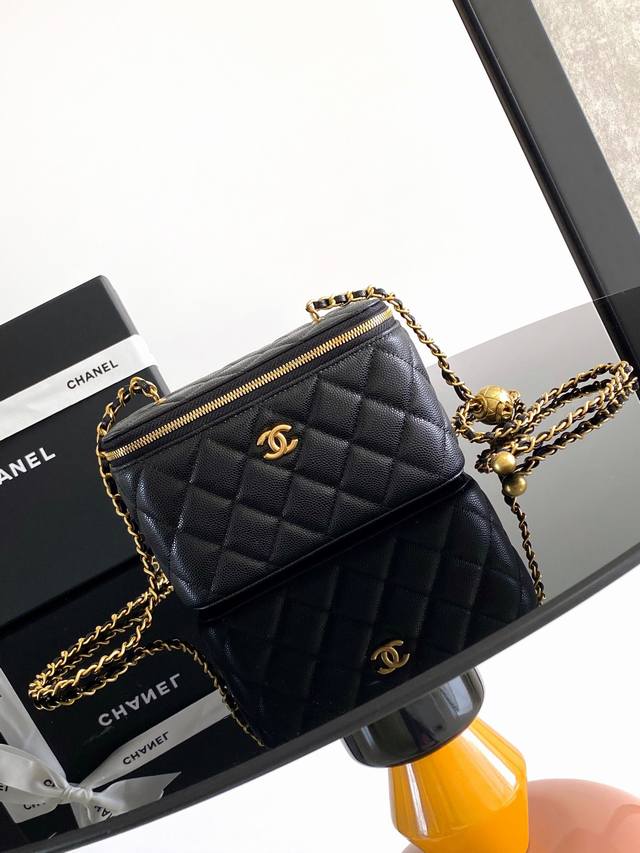 Metal Ball Series Box Bag Black The shape is about the size of a palm. Although