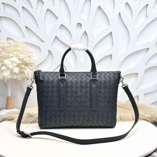 Bv -Latest men's handbags Original quality Official website Synchronous use of t