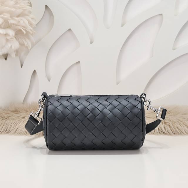 Bv-The latest men's messenger bag. Original quality. Official website. Use top w