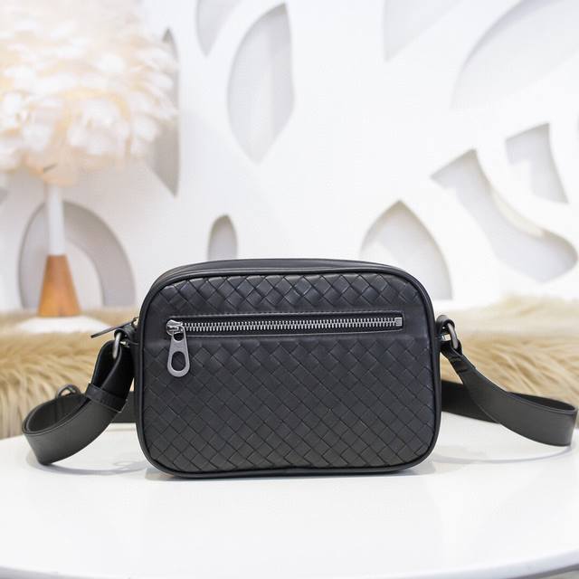 Bv-The latest men's small crossbody bag. Original quality. Official website. Use