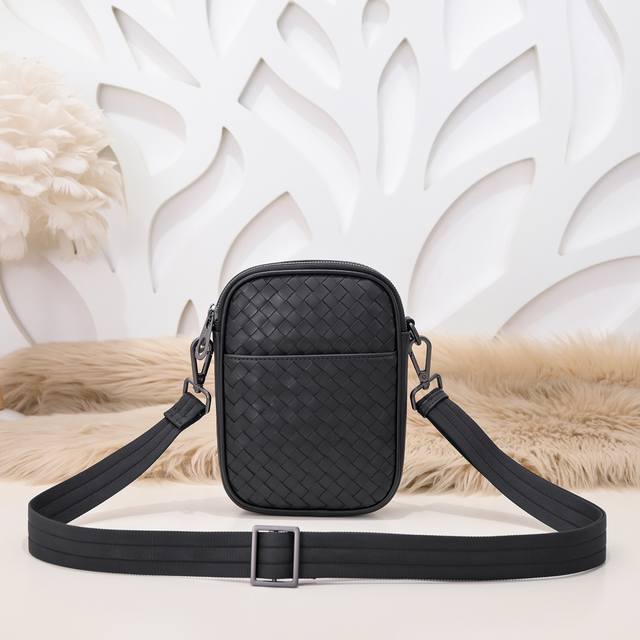 Bv-The latest men's small crossbody bag. Original quality. Official website. Use