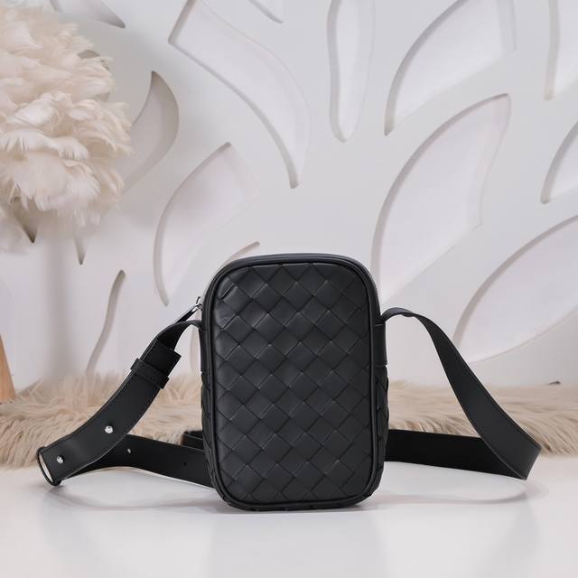 Bv-The latest men's shoulder bag, mini messenger bag, original quality, official