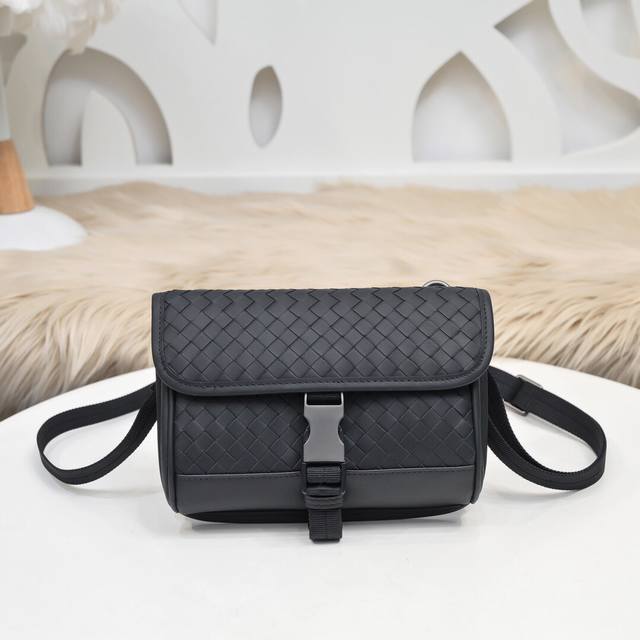 Bv-The latest men's shoulder bag and chest bag. Original quality. The official w