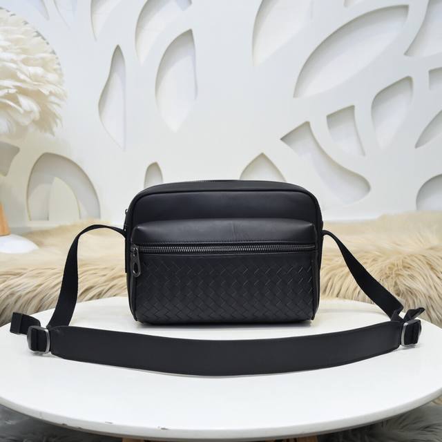 Bv-The latest men's messenger bag Original quality Official website Synchronous