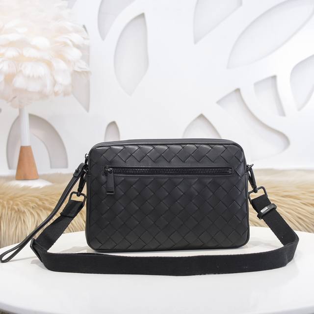 Bv- The latest men's small crossbody bag. Original quality. Official website. Us