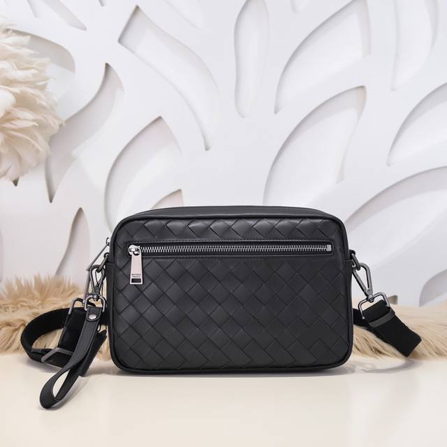 Bv-The latest men's small crossbody bag. Original quality. Official website. Use