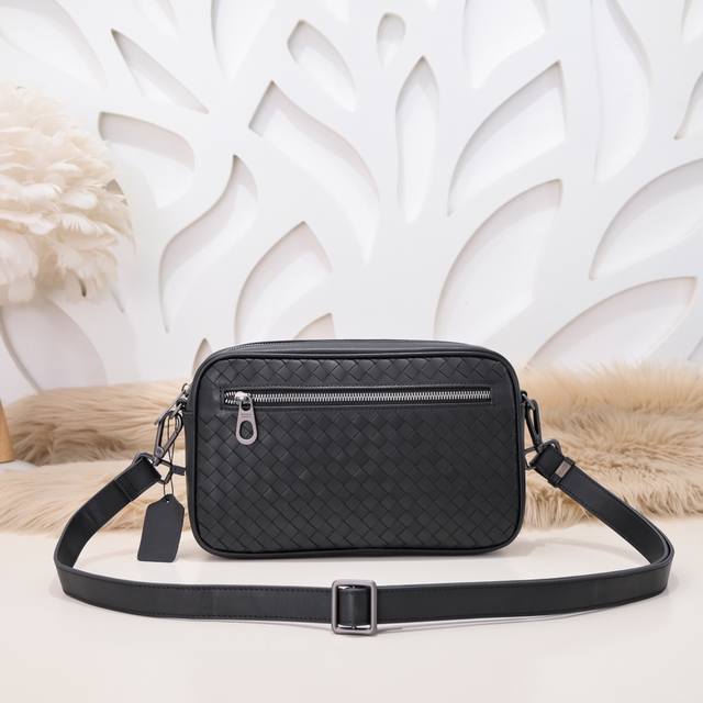 Bv-The latest men's small crossbody bag. Original quality. Official website. Use