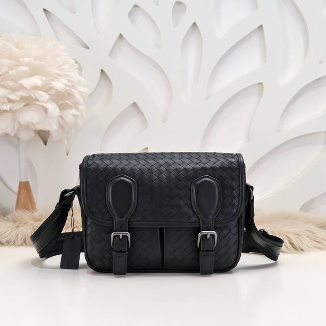 Bv-The latest men's messenger bag. Original quality. Official website. Use top w