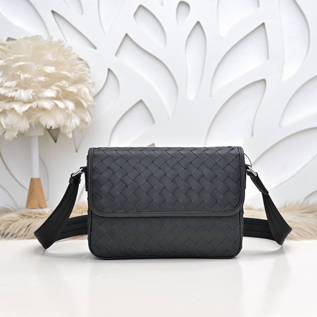 Bv-The latest men's messenger bag, shoulder bag, wide braided stripes, original