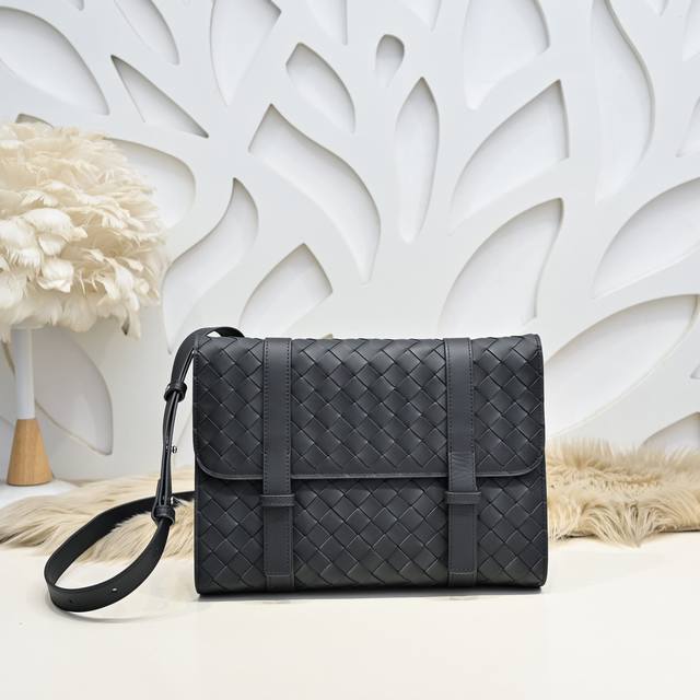 Bv-The latest men's messenger bag. Original quality. Official website. Use top w
