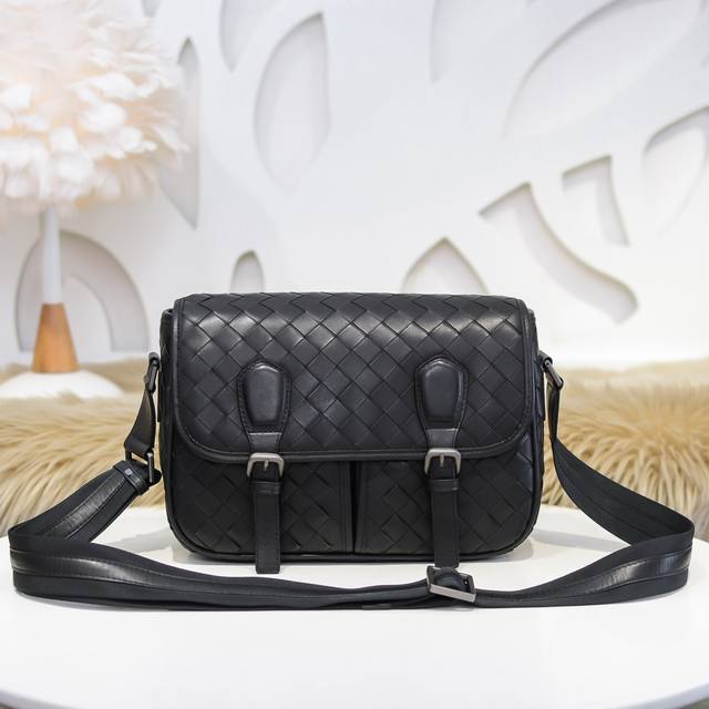 Bv-The latest men's messenger bag. Original quality. Official website. Use top w