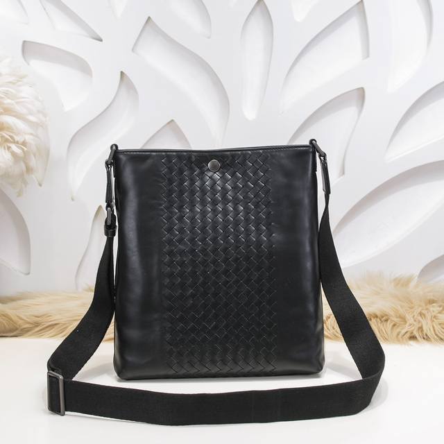 Bv-The latest men's messenger bag. Original quality. Official website. Use top w