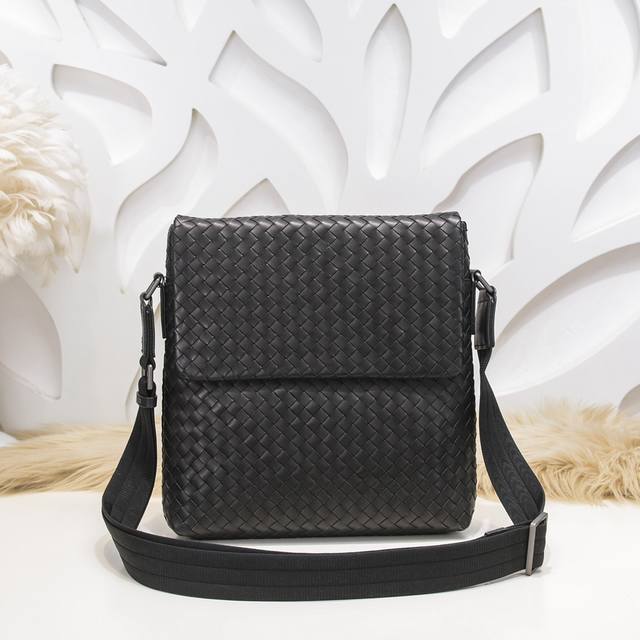Bv-The latest men's messenger bag. Original quality. Official website. Use top w