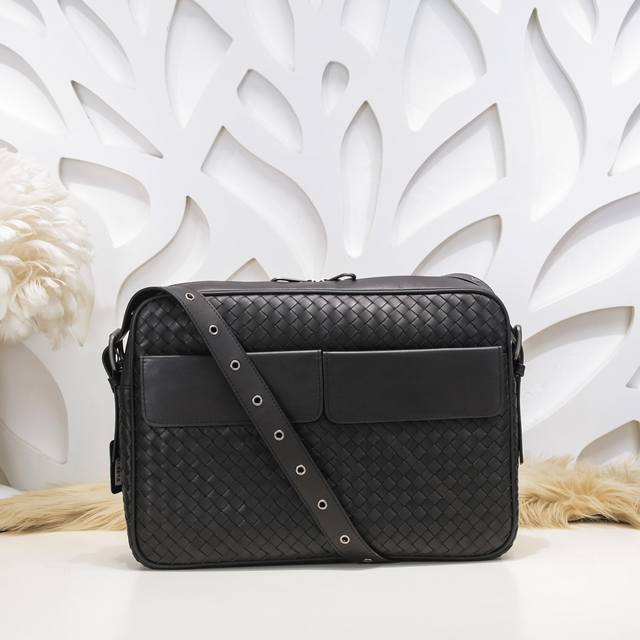 Bv-The latest men's messenger bag. Original quality. Official website. Use top w