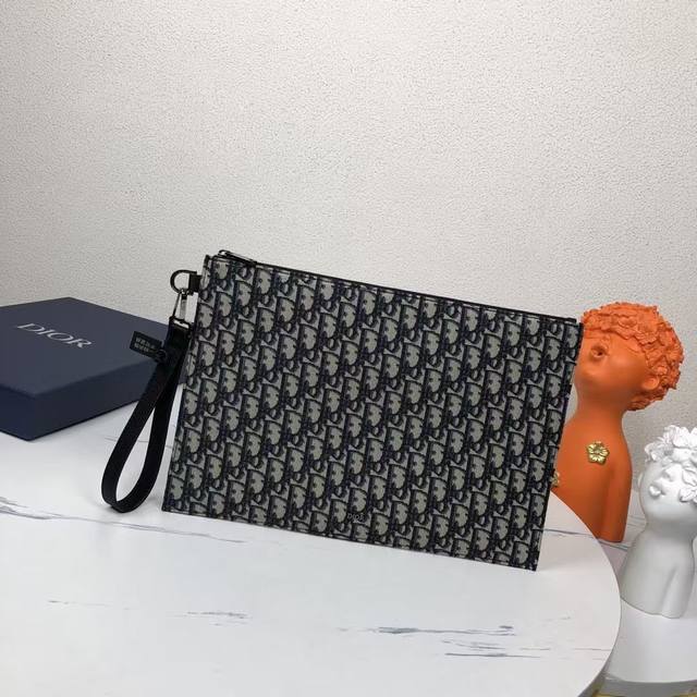 The highest version on the market, welcome to compare A4 Clutch Beige and black