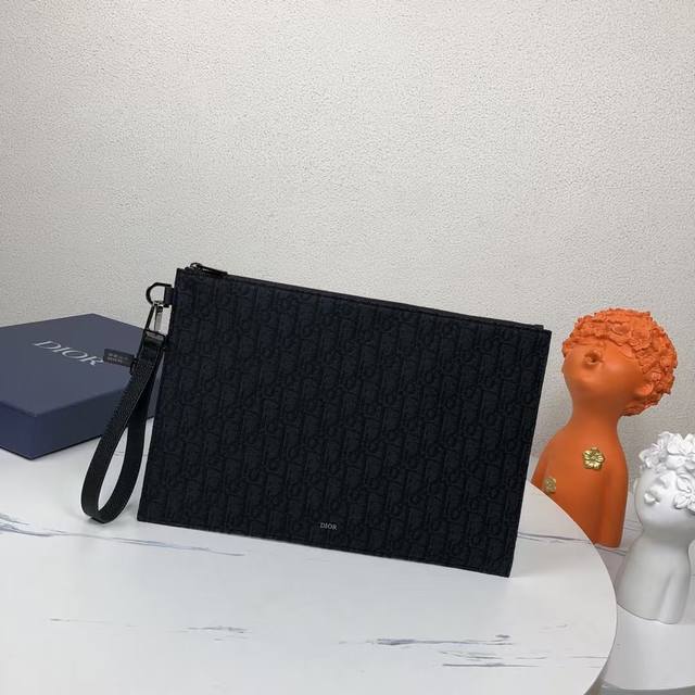 The highest version on the market, welcome to compare A4 Clutch Black Oblique p