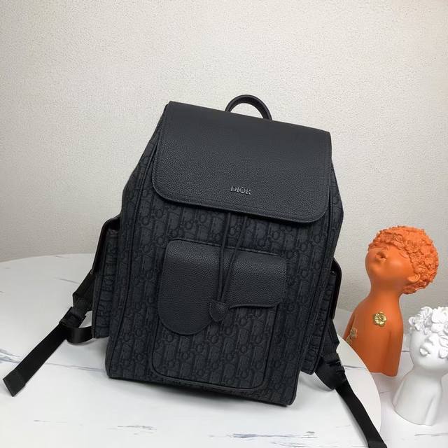 The highest version on the market, welcome to compare Saddle Backpack Black-gre