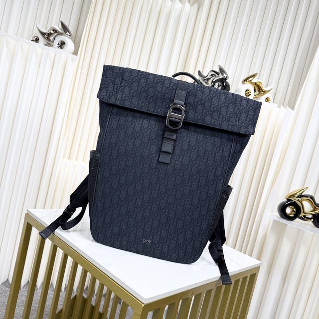 The highest version on the market, welcome to compare Dior 8 Roll-Top Backpack