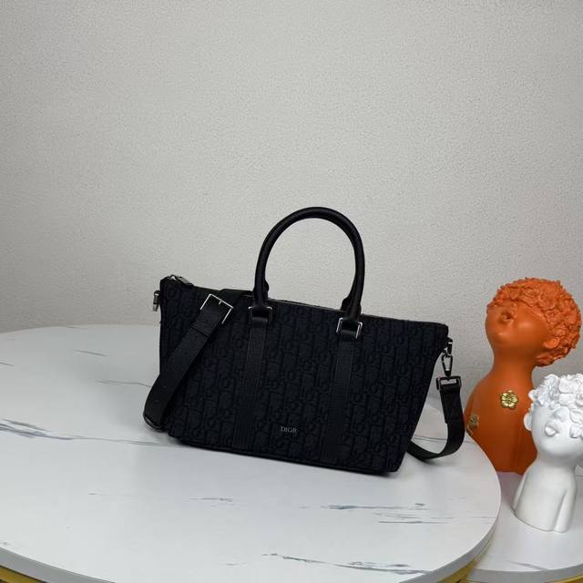The highest version on the market, welcome to compare Weekender 25 Handbag Blac