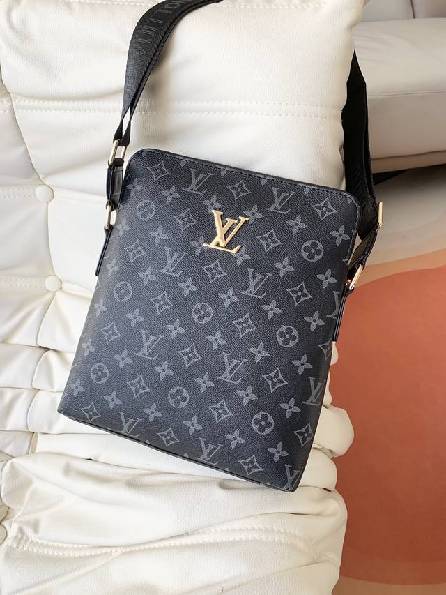 Lv9825-1# Men's top-grade, briefcase, handbag and messenger bag are hot-selling