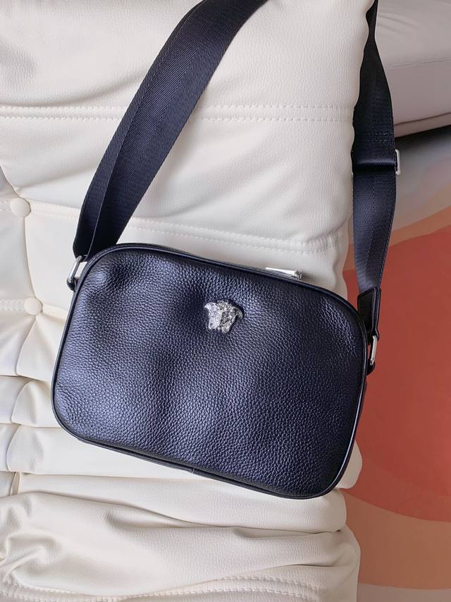 Original product available at the counter. Original quality Versace men's messe