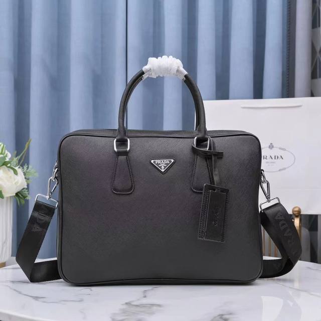 Prada handbag messenger bag casual and elegant model: 2368-3. Size: 38.28.8 Imp