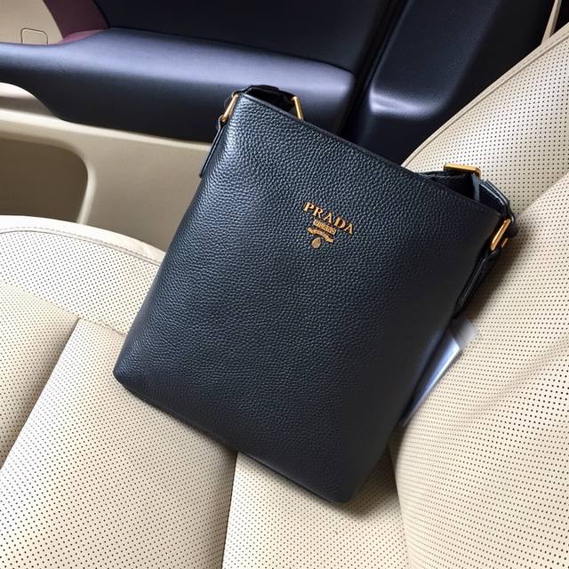 Brand: Prada 8090-3 New model available Color: Black Available now 23-27-5 Size