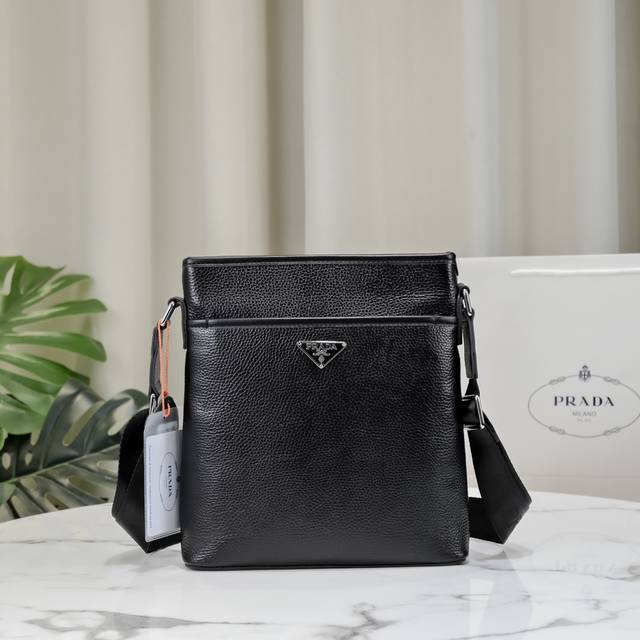 New Prada men's top product, briefcase handbag messenger bag hot-selling model,