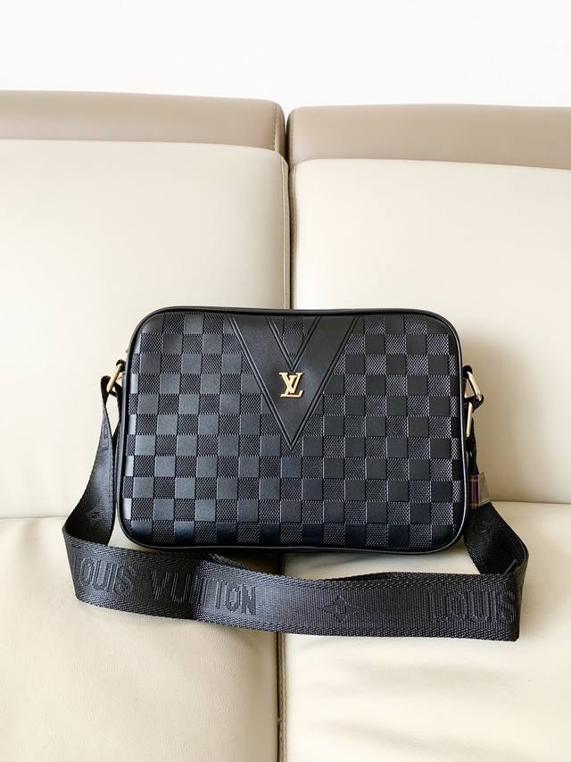 genuine counter available for sale top quality Lv men's messenger bag size: 27-