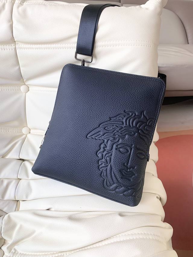 New Versace# Men's top product, briefcase, handbag and messenger bag are hot-sel