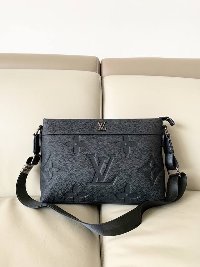 Louis Lv new men's fashion shoulder bag, classic large logo iconic webbing with