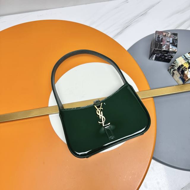 Original patent leather 5 Although Y-family is late to launch the underarm bag t