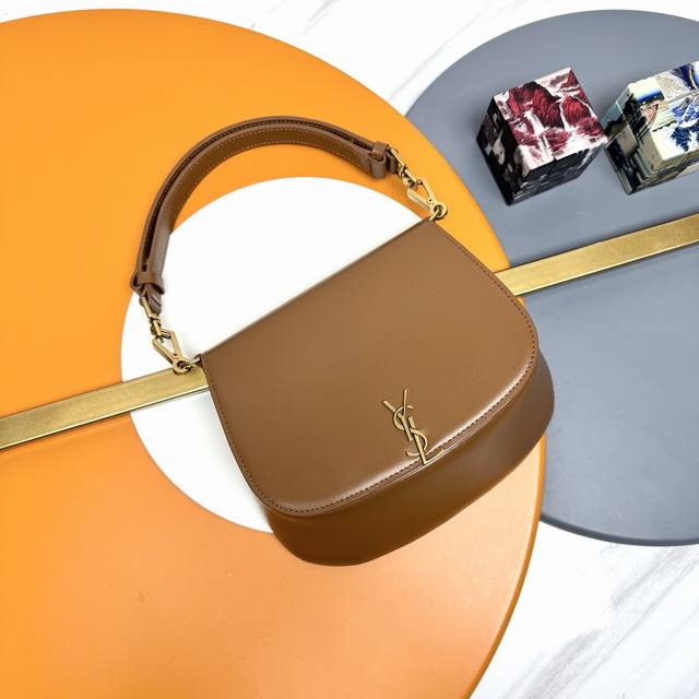 Cowhide Antique Gold Original leather, exclusive for fine products The new Volt