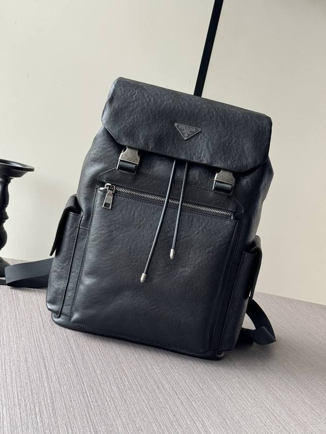 The latest and hottest Prada backpacks from the top counters are shipped in lar