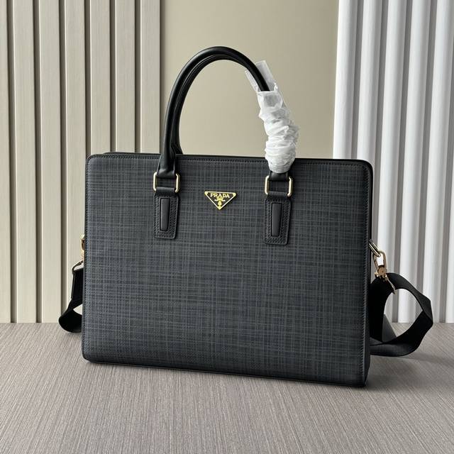The latest and hottest Prada double zipper handbags from the top counters are s