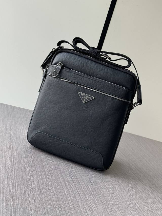 The latest hot Prada messenger bag from the top counter mouse is shipped in lar