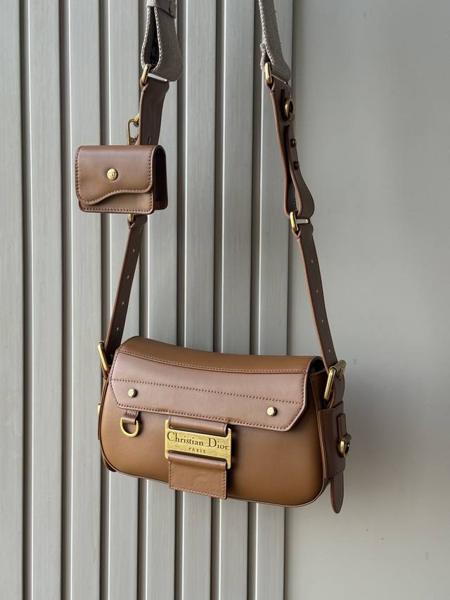 This Streetchic handbag is a new product in the 2025 Spring/Summer Ready-to-Wea