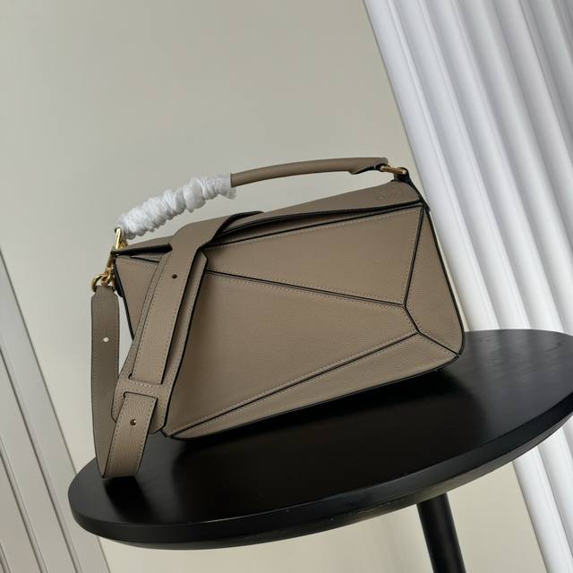 Top counter mouse hot goods Loewe handbag crossbody bag lychee grain full cowhid